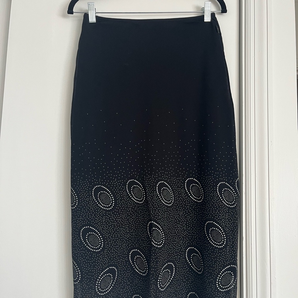 Elegant Black Skirt with White Accents Elle